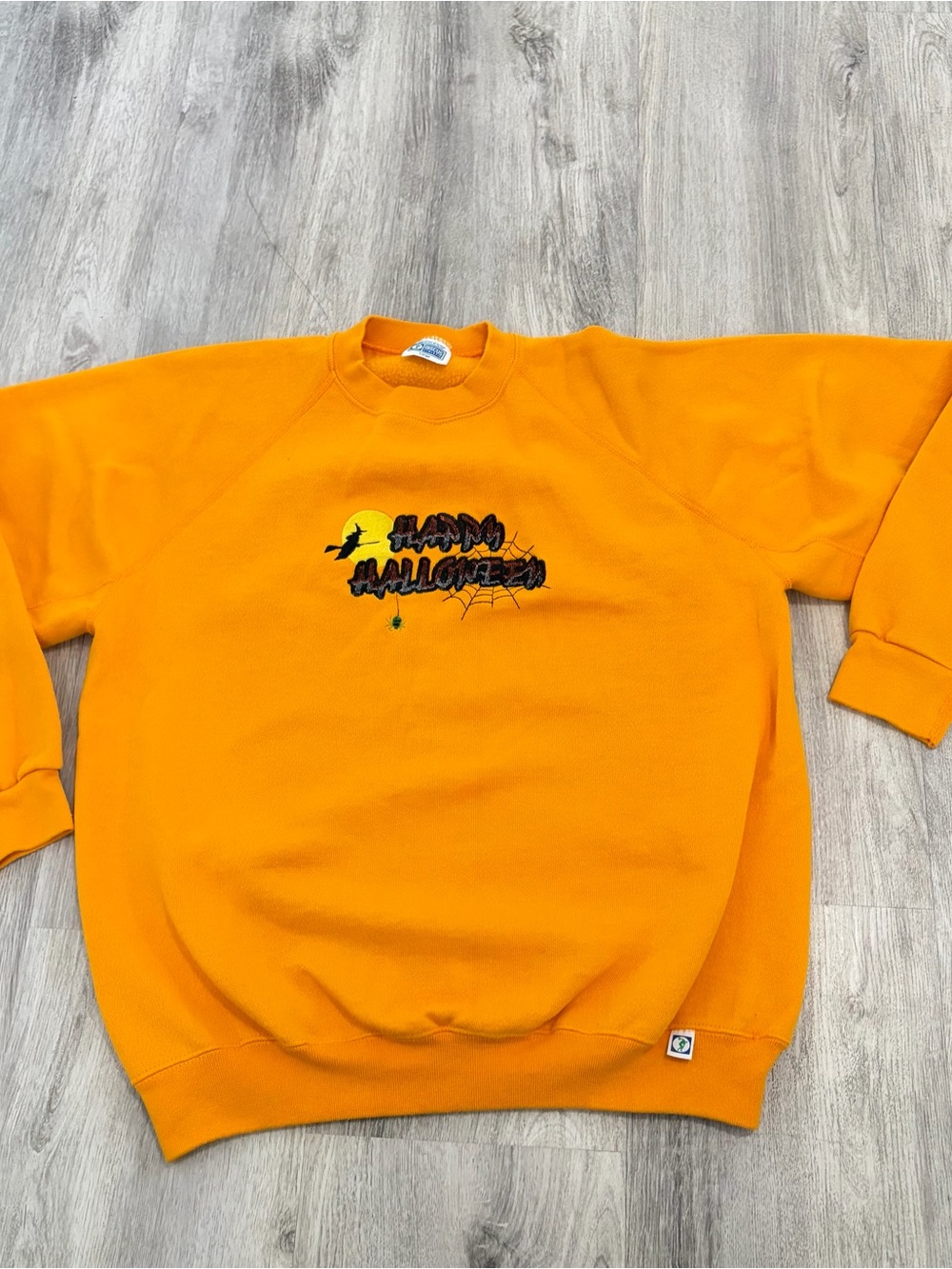 Vtg 90s Yellow Halloween Crewneck Sweatshirt Women Men L Granny Fall Embroidered